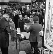 1972, Kopenhaga, Dania.
Handel uliczny. Zdjęcie zrobione w czasie rejsu MS Jedność Robotnicza.
Fot. Maciej Jasiecki, zbiory Ośrodka KARTA