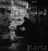 1972, Kopenhaga, Dania.
Przed sklepem z zabawkami. Zdjęcie zrobione w czasie rejsu MS Jedność Robotnicza.
Fot. Maciej Jasiecki, zbiory Ośrodka KARTA