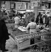 1972, Kopenhaga, Dania.
Sklep samoobsługowy. Zdjęcie zrobione w czasie rejsu MS Jedność Robotnicza.
Fot. Maciej Jasiecki, zbiory Ośrodka KARTA