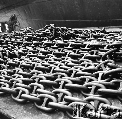 Lata 60.-70, Szczecin, Polska.
Łańcuchy okrętowe.
Fot. Maciej Jasiecki, zbiory Ośrodka KARTA