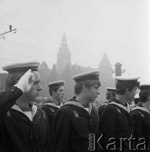 Po 1973, Szczecin, Polska.
Uroczysta inauguracja roku szkolnego Liceum Morskiego na Wałach Chrobrego.
Fot. Maciej Jasiecki, zbiory Ośrodka KARTA