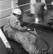 Lata 70., brak miejsca.
Spawanie na pokładzie promu m/f Gryf. Zdjęcie wykonane na trasie Świnoujście-Ystad (Szwecja).
Fot. Maciej Jasiecki, zbiory Ośrodka KARTA