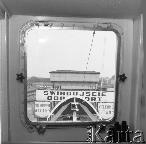 Lata 70., Świnoujście, Polska.
Prom m/f Gryf w porcie. Pływał na trasie Świnoujście-Ystad (Szwecja).
Fot. Maciej Jasiecki, zbiory Ośrodka KARTA