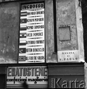 Lata 70., Genua, Włochy.
Szyld sklepu dla marynarzy, wśród napisów: 