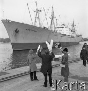 Lata 60.-70., Polska.
Pożegnanie załogi i pasażerów statku Heweliusz.
Fot. Maciej Jasiecki, Fundacja Ośrodka KARTA