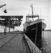 Lata 70., Szczecin, Polska.
Statek „Pstrowski”.
Fot. Maciej Jasiecki, zbiory Ośrodka KARTA
