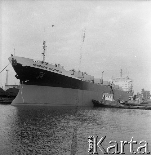 Lata 70., Szczecin, Polska.
M/s „Powstaniec Wielkopolski”. Wodowany 26 czerwca 1974 r. w Stoczni Szczecińskiej im. Adolfa Warskiego. Matka chrzestna: Maria Olszewska, uczestniczka powstania. Zezłomowany w 2001 r.
Fot. Maciej Jasiecki, zbiory Ośrodka KARTA
