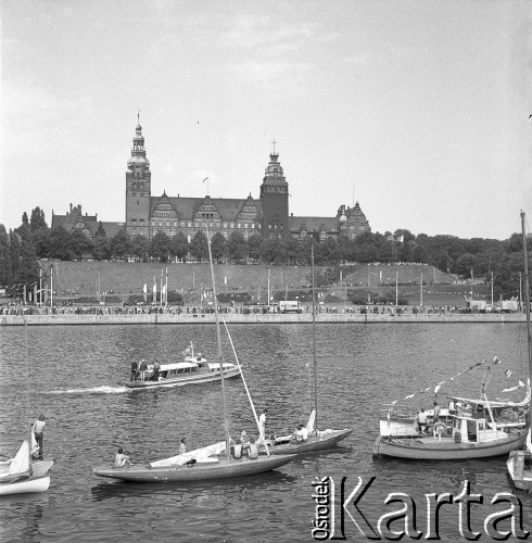 Lata 70., Szczecin, Polska.
Regaty na Odrze.
Fot. Maciej Jasiecki, zbiory Ośrodka KARTA