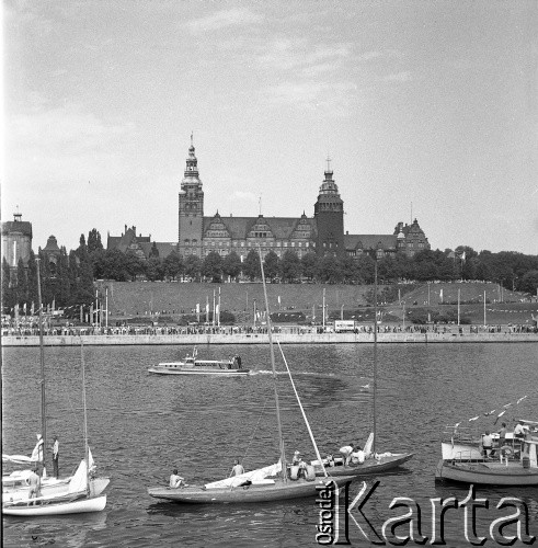 Lata 70., Szczecin, Polska.
Regaty na Odrze.
Fot. Maciej Jasiecki, zbiory Ośrodka KARTA