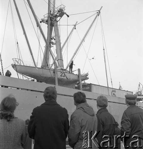 Lata 70., Szczecin, Polska.
Pożegnanie kapitana Zbigniewa Puchalskiego.
Fot. Maciej Jasiecki, zbiory Ośrodka KARTA