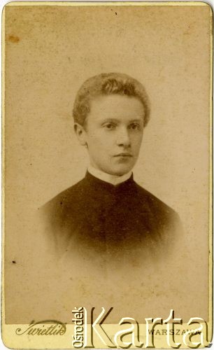 Ok. 1890, Warszawa, zabór rosyjski.
Portret chłopca wykonany w atelier fotograficznym 