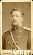 1893, Ryga, Imperium Rosyjskie.
Portret Konstantego Seweryna w mundurze armii carskiej. Zdjęcie wykonane w atelier fotograficznym 