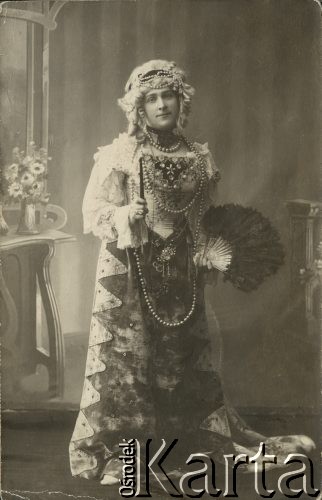Ok. 1900, brak miejsca.
Jadwiga Żórawska w roli księżnej Bamberling w sztuce 