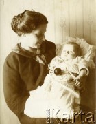 1914, brak miejsca.
Maria Matuszewska z d. Żórawska z synem Ryszardem.
Fot. NN, zbiory Ośrodka KARTA, przekazała Danuta Tyszyńska-Kownacka.