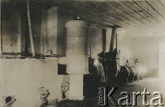 Przed 1939, brak miejsca.
Kotły na dworcu.
Fot. NN, kolekcja Jana Piekutowskiego, zbiory Ośrodka KARTA