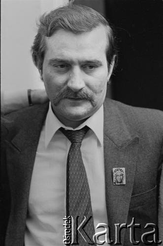 1981, Gdańsk - Zaspa, Polska.
Lech Wałęsa w swoim mieszkaniu.
Fot. Tomasz Tomaszewski, zbiory Ośrodka KARTA
