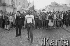 1.05.1982, Warszawa, Polska.
Niezależna manifestacja, demonstranci z flagami i transparentami m.in. 