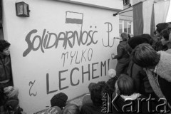 14.11.1982, Gdańsk - Zaspa, Polska.
Napis na klatce bloku Lecha Wałęsy. W tym dniu przywódca 