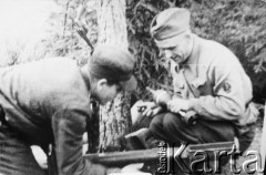 1939-1945, brak miejsca.
Partyzanci, obsługa granatnika PIAT.
Fot. Feliks Konderko ps. 