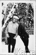 28.12.1938, Zakopane, Polska.
Meeting hippiczny, na zdjęciu Bogdan Piątkowski (z lewej) i podporucznik Łukaszewicz. B. Piątkowski ps. 