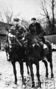 1939-1945, brak miejsca.
Partyzanci na koniach.
Fot. NN, kolekcja Cezarego Chlebowskiego, zbiory Ośrodka KARTA