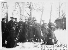 Zima 1943, okolice Szczuczyna.
Okręg Nowogródek AK, żołnierze szczuczyńskiej placówki AK przed przejściem do VII batalionu por. Jana Piwnika ps. 