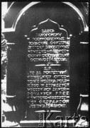 Po 1946, Katyń, Smoleńska obł., ZSRR.
Pomnik poświęcony pamięci ofiar Katynia, postawiony prawdopodobnie w roku 1946 r. kilkaset metrów od faktycznego miejsca zbrodni; napis w języku rosyjskim i polskim o następującej treści: 