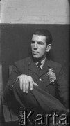 31.12.1943, Ingham, Wielka Brytania. 
Podporucznik nawigator z 300 Dywizjonu podczas zabawy sylwestrowej.
Fot. Zenon Brejwo, zbiory Ośrodka KARTA