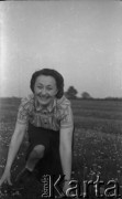 1943-1946, Wielka Brytania. 
Prawdopodobnie ochotniczka WAAF (Pomocniczej Lotniczej Służby Kobiet) pozuje do zdjęcia.
Fot. Zenon Brejwo, zbiory Ośrodka KARTA