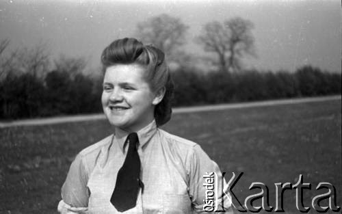 1943-1946, Wielka Brytania.
Ochotniczka WAAF (Pomocniczej Lotniczej Służby Kobiet).
Fot. Zenon Brejwo, zbiory Ośrodka KARTA