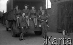 1944-1946, Faldingworth, Wielka Brytania. 
Grupa ochotniczek WAAF (Pomocniczej Lotniczej Służby Kobiet).
Fot. Zenon Brejwo, zbiory Ośrodka KARTA