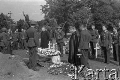 1943-1945, Newark, Wielka Brytania. 
Ceremonia pogrzebowa na Cmentarzu Lotników Polskich w Newark.
Fot. Zenon Brejwo, zbiory Ośrodka KARTA