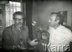 1980-1981, Polska.
Sekretarz generalny Światowej Konfederacji Pracy Jan Kułakowski i doradca NSZZ „Solidarność”, redaktor naczelny „Tygodnika Solidarność” Tadeusz Mazowiecki.
Fot. NN, kolekcja Jana i Zofii Kułakowskich, zbiory Ośrodka KARTA