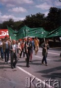 1982, Lizbona, Portugalia.
Sekretarz generalny Światowej Konfederacji Pracy Jan Kułakowski (w środku) w czasie demonstracji.
Fot. NN, kolekcja Jana i Zofii Kułakowskich, zbiory Ośrodka KARTA