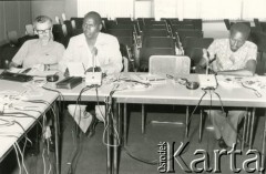 1981-1984, Afryka.
Sekretarz generalny Światowej Konfederacji Pracy Jan Kułakowski z przedstawicielami afrykańskich związków pracy.
Fot. NN, kolekcja Jana i Zofii Kułakowskich, zbiory Ośrodka KARTA