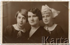 Lata 20., Łódź, Polska.
Wiesława Szafik (z lewej) z matką i siostrą.
Fot. Foto 