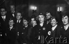 1939-1944, Bukareszt, Rumunia.
Pracownicy Biura Uciekinierów Rumuńskiego Czerwonego Krzyża, które pomagało polskim uchodźcom, pierwsza z lewej stoi Tatiana Kalinowski.
Fot. NN, zbiory Ośrodka KARTA, udostępniła Anca Cristina Nemes.