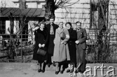 1939-1944, Bukareszt, Rumunia.
Pracownicy Biura Uciekinierów Rumuńskiego Czerwonego Krzyża, które pomagało polskim uchodźcom, druga z lewej stoi Tatiana Kalinowski.
Fot. NN, zbiory Ośrodka KARTA, udostępniła Anca Cristina Nemes.