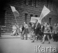 28.06.1956, Poznań, Poznańskie woj., Polska.
Protestujący robotnicy z hasłem 