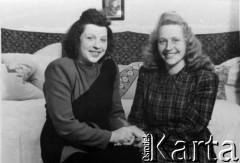 1955, Galimyj k. Omsukczanu, Kołyma, ZSRR.
Dwie Rosjanki, koleżanki Marii Michaluk, w baraku, prawdopodobnie 1955 r.
Fot. NN, zbiory Ośrodka KARTA, udostępniła Maria Michaluk