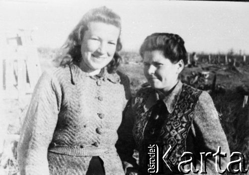 1955, Tałon, Kołyma, ZSRR.
Irena Olizar (z lewej) i Anna Jurkanis na zesłaniu.
Fot. NN, zbiory Ośrodka KARTA, udostępnili Anna i Jan Jurkanisowie