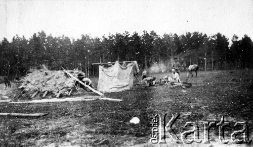 1919, Syberia, Rosja.
Grupa ludzi na polu.
Fot. Jarosław Okulicz-Kozaryn, zbiory Ośrodka KARTA