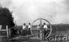 1919, Syberia, Rosja.
Amerykanki ze stowarzyszenia Y.M.C.A.
Fot. Jarosław Okulicz-Kozaryn, zbiory Ośrodka KARTA