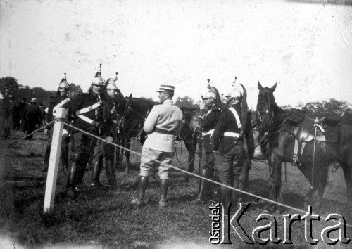 1918, Francja.
Kawalerzyści armii francuskiej na hipodromie.
Fot. Jarosław Okulicz-Kozaryn, zbiory Ośrodka KARTA