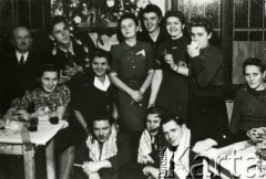 Lata 40., Rumunia.
Polscy uchodźcy w Rumunii podczas II wojny światowej, grupa młodzieży.
Fot. NN, zbiory Osrodka KARTA