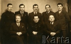 19.02.1940, Sarat, Rumunia.
Grupa mężczyzn w garniturach i mundurach.
Fot. 