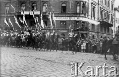 1918-1939, Lwów, Polska.
Parada w rocznice zwycięskiej bitwy pod Wiedniem.
Fot. Adolf Matyka, zbiory Ośrodka Karta, udostepnił Leon Pawłowski