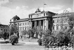1918-1939, Lwów, Polska.
Budynek Uniwersytetu Jana Kazimierza
Fot. Adolf Matyka, zbiory Ośrodka Karta, udostepnił Leon Pawłowski
