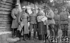 1919-1920, Wołyń.
Wojna polsko-bolszewicka. Polscy żołnierze nad Stochodem, podpis na odwrocie: 