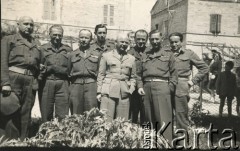 Ok. 1944, Rzym, Włochy.
Żołnierze 2. Korpusu Polskiego, 2. z prawej Teofil Górski.
Fot. NN, zbiory Ośrodka KARTA, udostępnił Adam Górski.